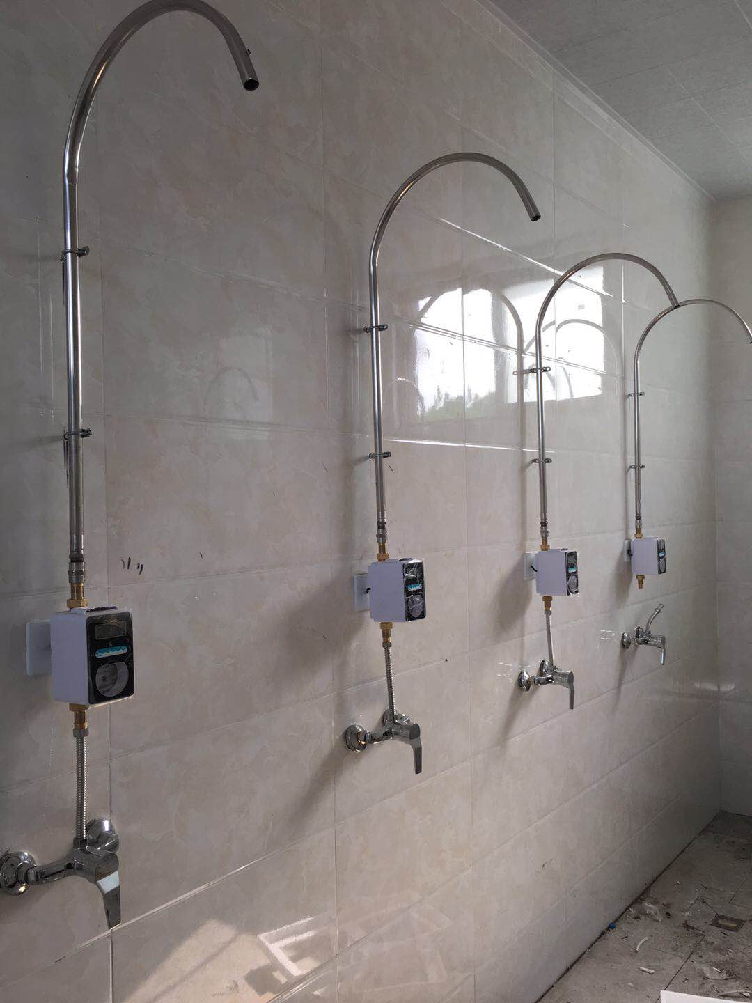 4G扫码水控机 浴室洗澡插卡机 淋浴刷卡节水器