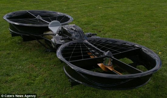 Hoverbike是用碳化纤维制成，飞行高度可达1万英尺(3048米)，时速超过100英里(160.93公里)
