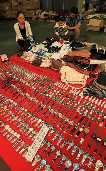 韩仁川海关侦破假冒商品走私团伙涉案总额达7.4亿元