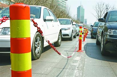 济南泉城路试装道路新型隔离栏