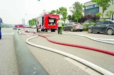 消防动用新的远程供水装备