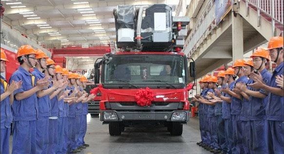 亚洲最高100米登高平台消防车问世