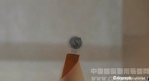 比利时科学家研制隐形眼镜