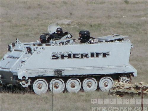 美国特警退役军备当警车