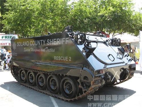 美国特警退役军备当警车