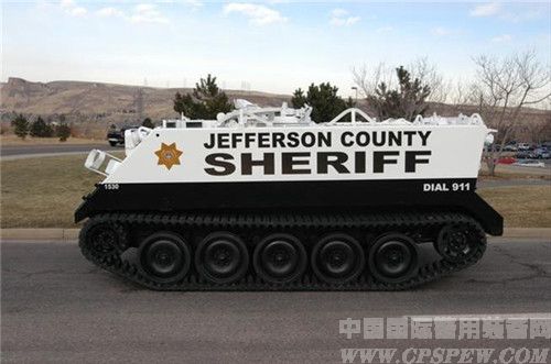 美国特警退役军备当警车