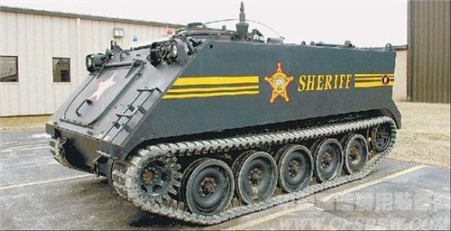 美国特警退役军备当警车
