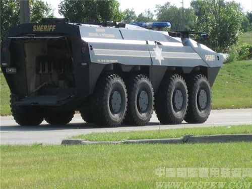 美国特警退役军备当警车