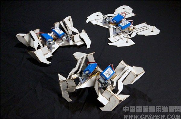美国一设计组制造出蝴蝶型折叠机器人