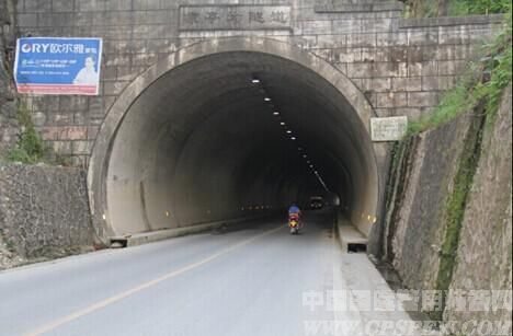 重庆酉阳安装隧道照明灯