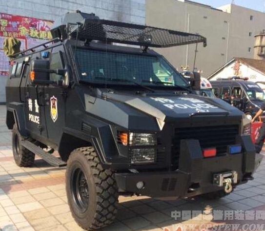 陕西汉中首辆特警装甲车亮相