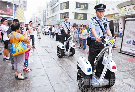 金街配发警用平衡车