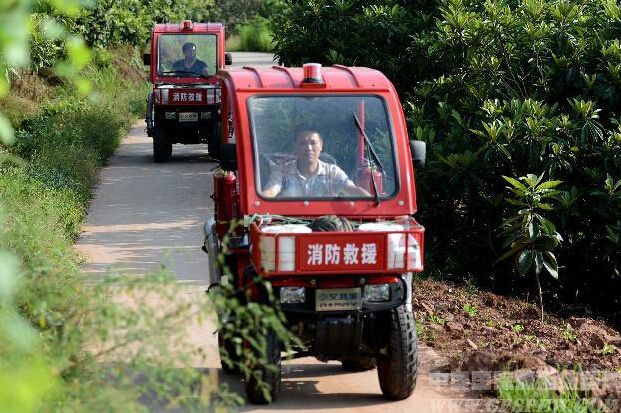 四川蓬安为乡镇配发消防摩托车