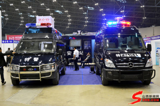 本网记者带你走进最先进的警用装备世界