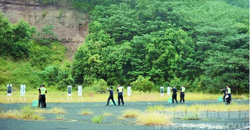 宜宾市交警支队组织开展警用手枪实弹射击训练