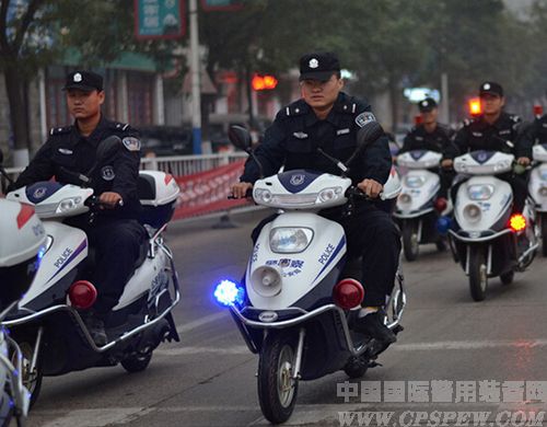 山东梁山环保警用电动车上路