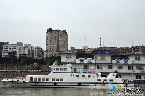 新型警用消巡艇服役长江川南段水域