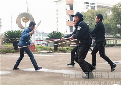 浙中学举行防爆联合演练
