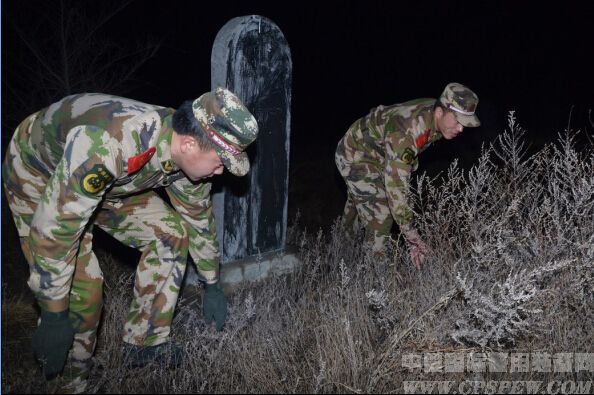 甘肃消防兵夜闯坟练胆