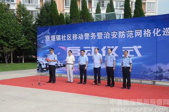 上海张堰镇社区移动警务专用车亮相街头巷尾